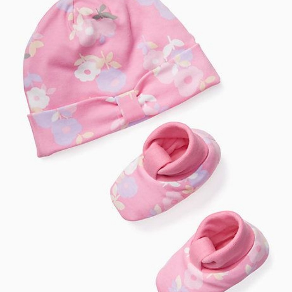 🎀NWT 🎀Kate Spade Cap and Bootie Gift Set